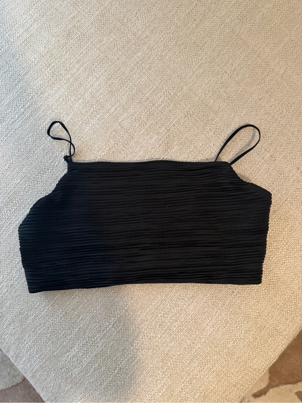 ALO Black Ribbed Spaghetti Strap Crop Top - Women